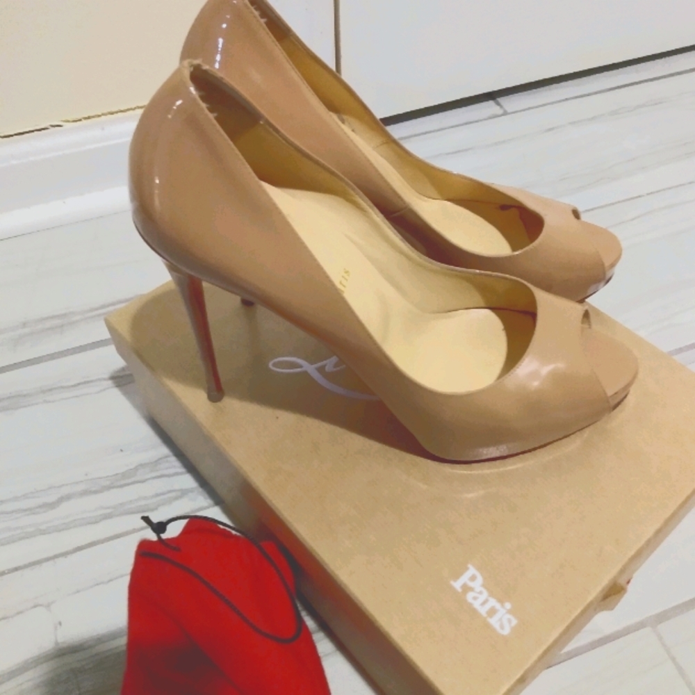 Christian Louboutin privè Open Toe pump